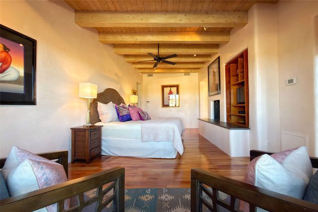 50 Paseo Aragon, Santa Fe, NM 87506