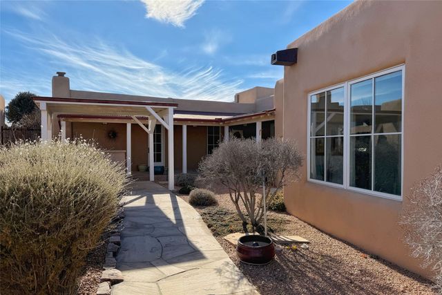 50 Paseo Aragon, Santa Fe, NM 87506