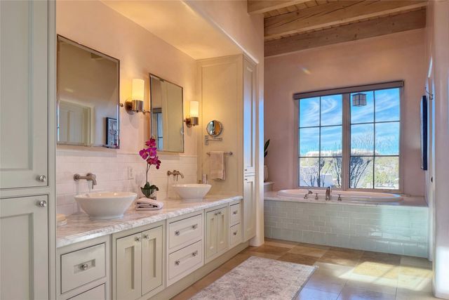 50 Paseo Aragon, Santa Fe, NM 87506