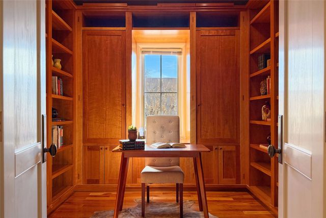 50 Paseo Aragon, Santa Fe, NM 87506