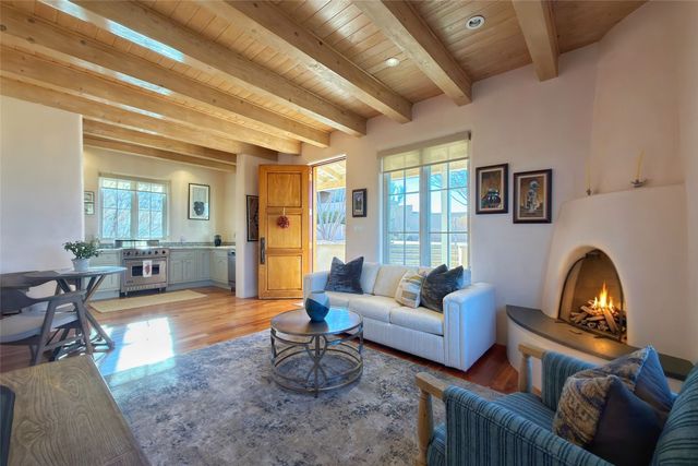 50 Paseo Aragon, Santa Fe, NM 87506
