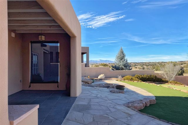 50 Paseo Aragon, Santa Fe, NM 87506