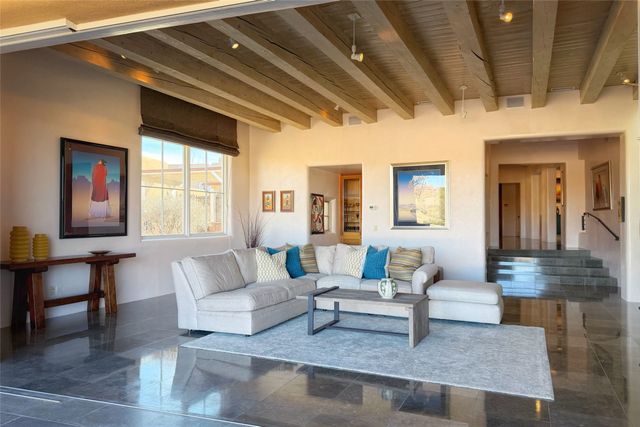 50 Paseo Aragon, Santa Fe, NM 87506