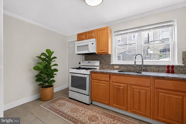 2043 S DARIEN ST, Philadelphia, PA 19148