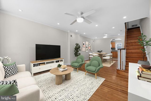 2043 S DARIEN ST, Philadelphia, PA 19148