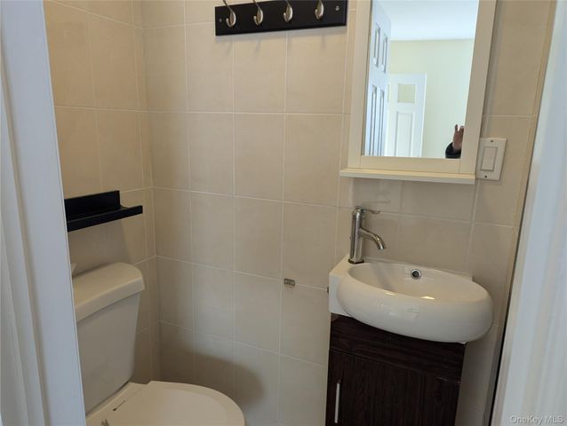 13710 64th Road, Flushing, NY 11367