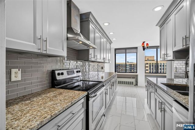 300 Winston Drive C3111, Cliffside Park, NJ 07010