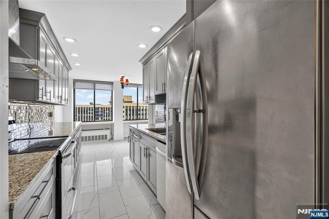 300 Winston Drive C3111, Cliffside Park, NJ 07010