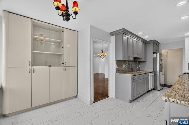 300 Winston Drive C3111, Cliffside Park, NJ 07010