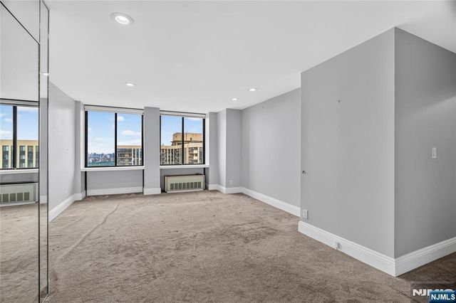 300 Winston Drive C3111, Cliffside Park, NJ 07010