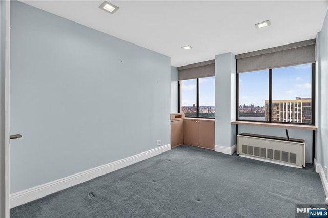 300 Winston Drive C3111, Cliffside Park, NJ 07010