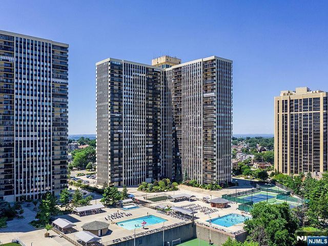300 Winston Drive C3111, Cliffside Park, NJ 07010