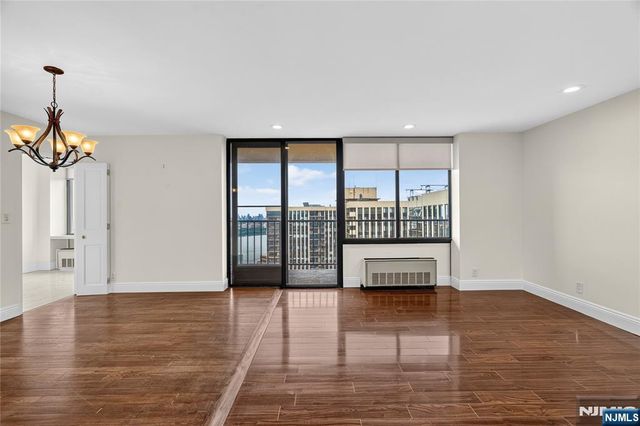 300 Winston Drive C3111, Cliffside Park, NJ 07010