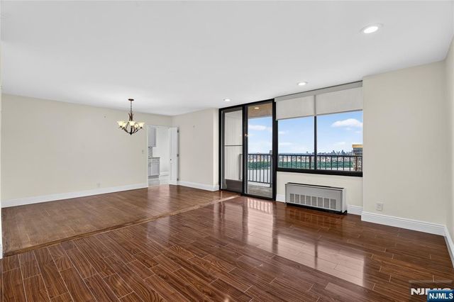 300 Winston Drive C3111, Cliffside Park, NJ 07010