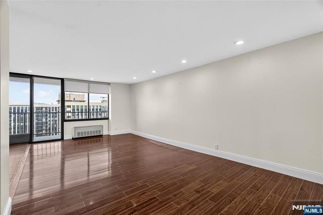 300 Winston Drive C3111, Cliffside Park, NJ 07010