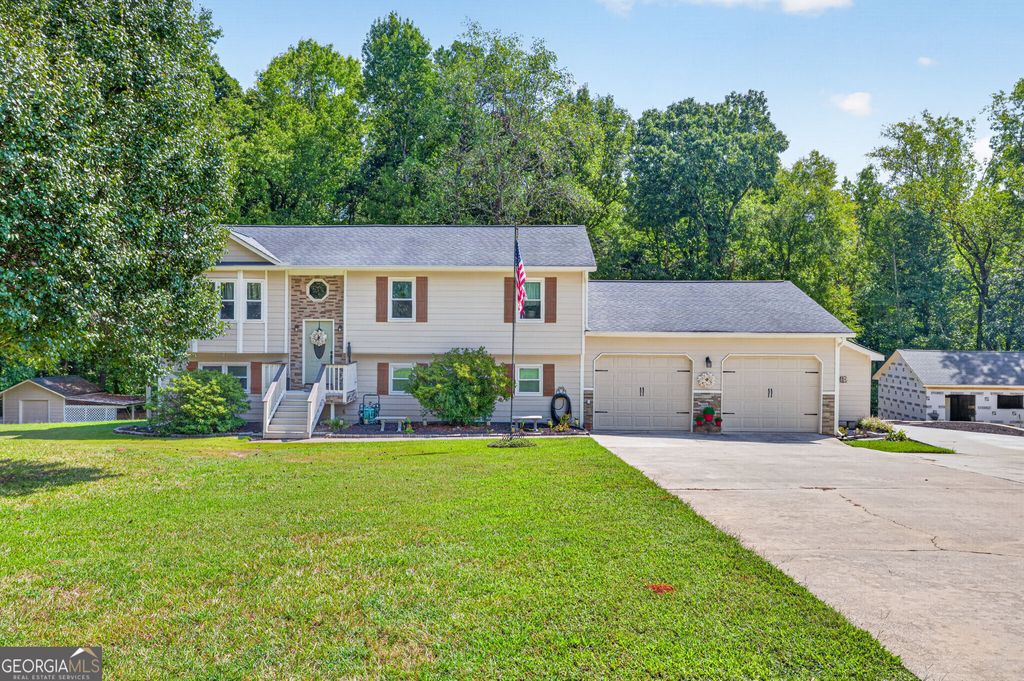 2475 Azalea Drive, Loganville, GA 30052