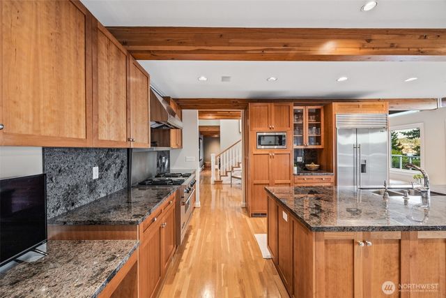 8246 E Mercer Way, Mercer Island, WA 98040