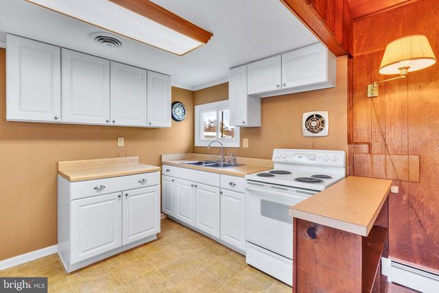 305 COLIEVILLE LN, Reedville, VA 22539