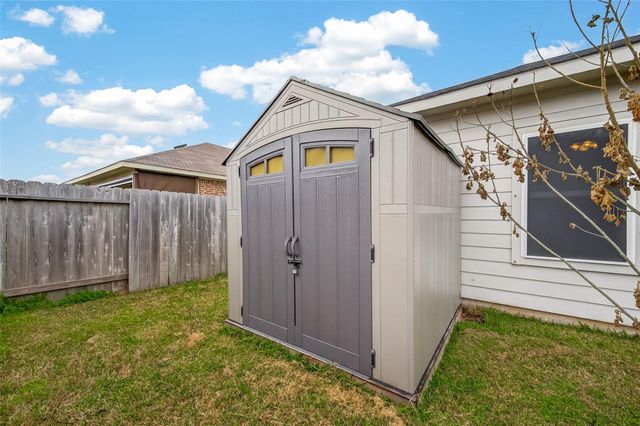 10010 Pine Valley Court, Baytown, TX 77521