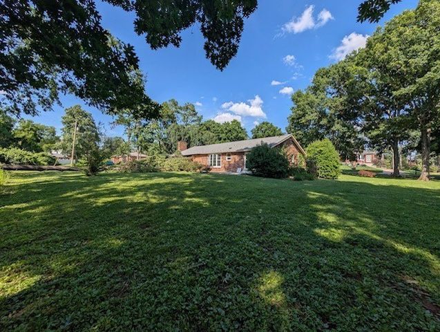 215 Williamsburg Cir, Brentwood, TN 37027