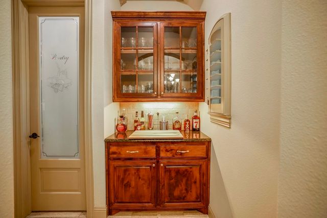 1387 Shadow Lakes Drive, Wills Point, TX 75169