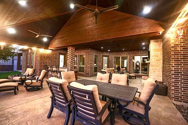 1387 Shadow Lakes Drive, Wills Point, TX 75169