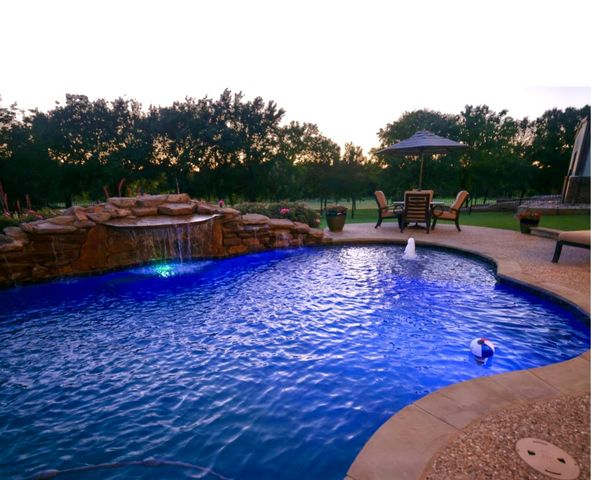 1387 Shadow Lakes Drive, Wills Point, TX 75169