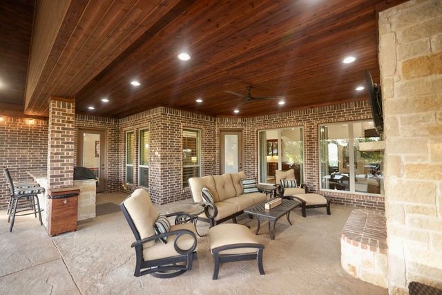 1387 Shadow Lakes Drive, Wills Point, TX 75169