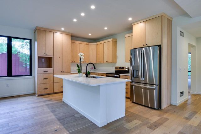 105 E Lakeview Avenue, Madison, WI 53716