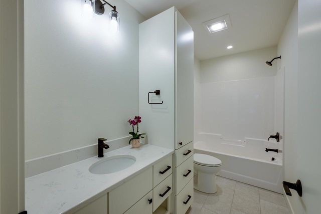 105 E Lakeview Avenue, Madison, WI 53716