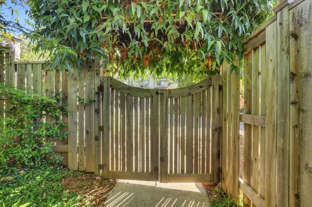 628 Morgan Ranch Dr, Grass Valley, CA 95945