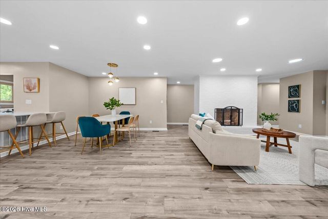 255 Stoneyfield Drive, Southern Pines, NC 28387