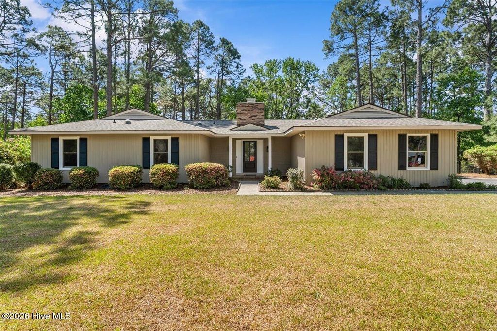 255 Stoneyfield Drive, Southern Pines, NC 28387