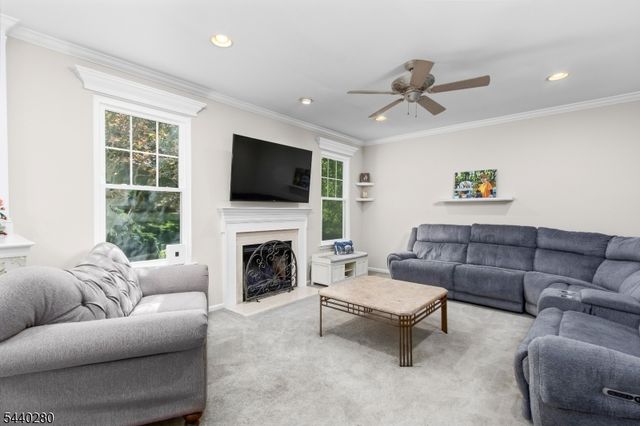 8 Steeplechase Way, Washington Twp., NJ 07840