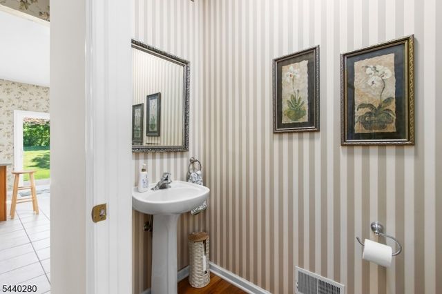 8 Steeplechase Way, Washington Twp., NJ 07840