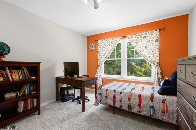 8 Steeplechase Way, Washington Twp., NJ 07840