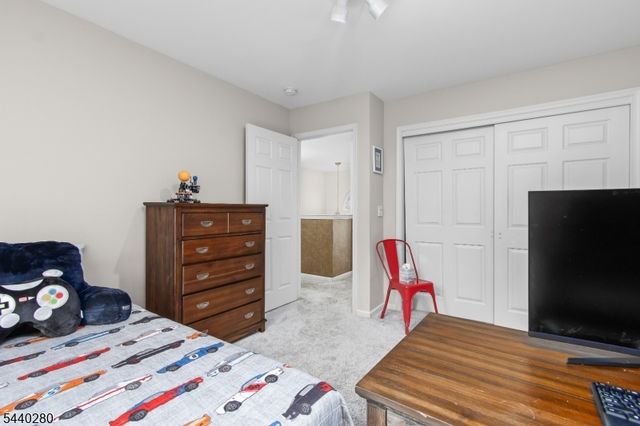 8 Steeplechase Way, Washington Twp., NJ 07840