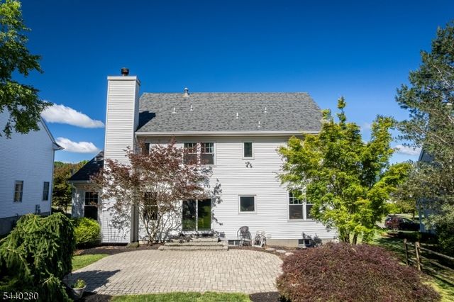 8 Steeplechase Way, Washington Twp., NJ 07840