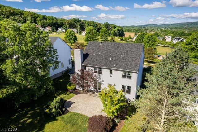 8 Steeplechase Way, Washington Twp., NJ 07840