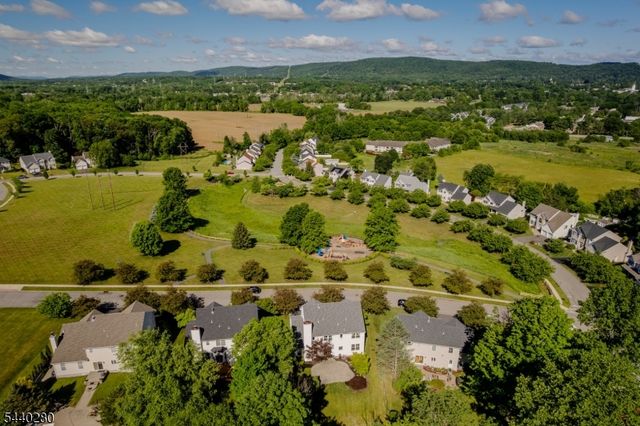 8 Steeplechase Way, Washington Twp., NJ 07840