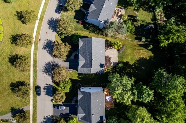 8 Steeplechase Way, Washington Twp., NJ 07840