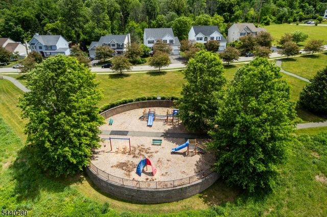 8 Steeplechase Way, Washington Twp., NJ 07840