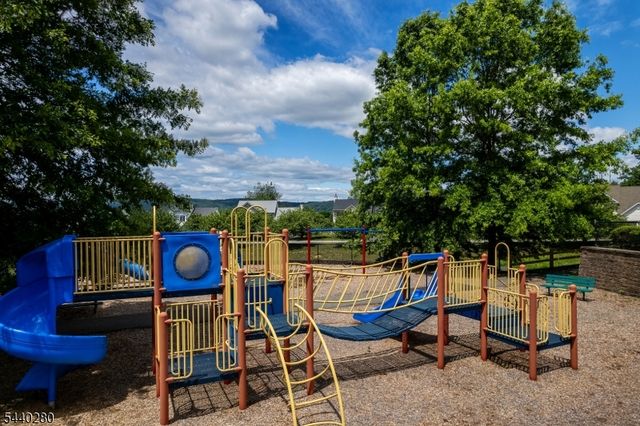 8 Steeplechase Way, Washington Twp., NJ 07840