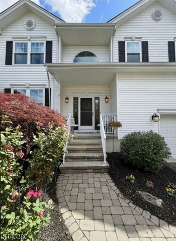 8 Steeplechase Way, Washington Twp., NJ 07840