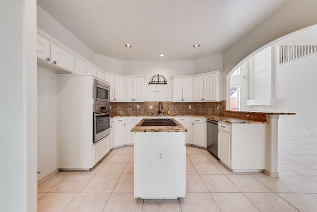 5900 Heron Cove Lane, The Colony, TX 75056