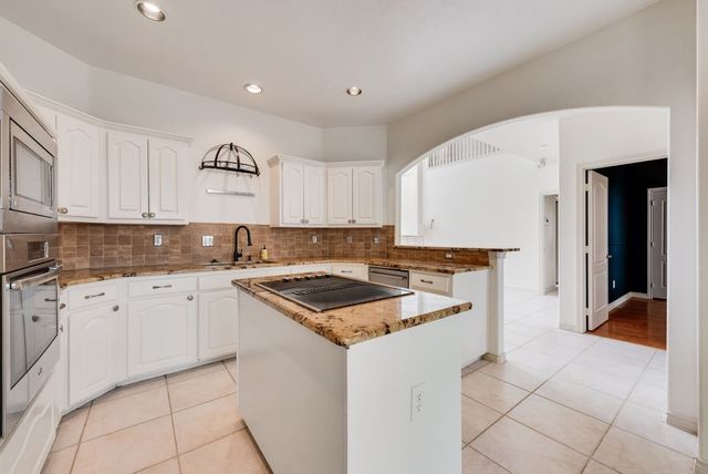 5900 Heron Cove Lane, The Colony, TX 75056