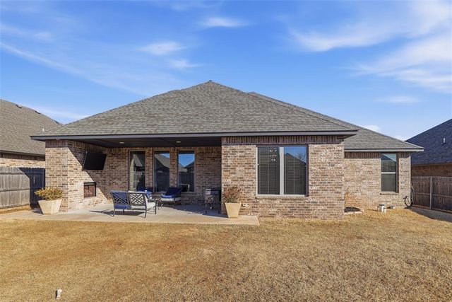 1820 W Trout Way, Mustang, OK 73064