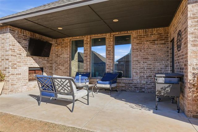 1820 W Trout Way, Mustang, OK 73064