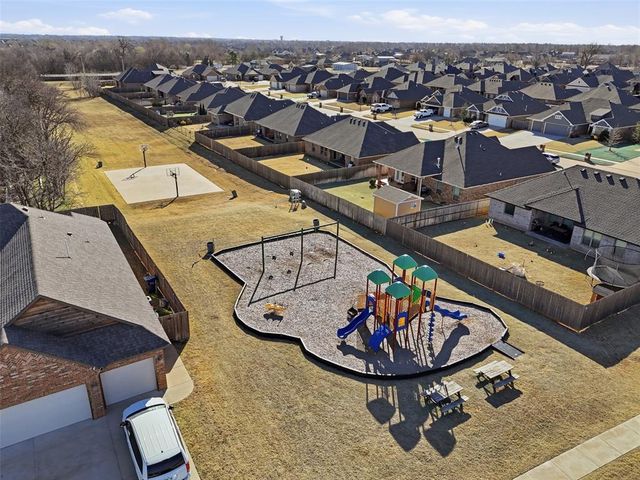 1820 W Trout Way, Mustang, OK 73064