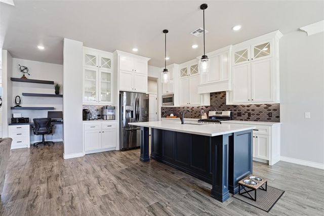 1820 W Trout Way, Mustang, OK 73064